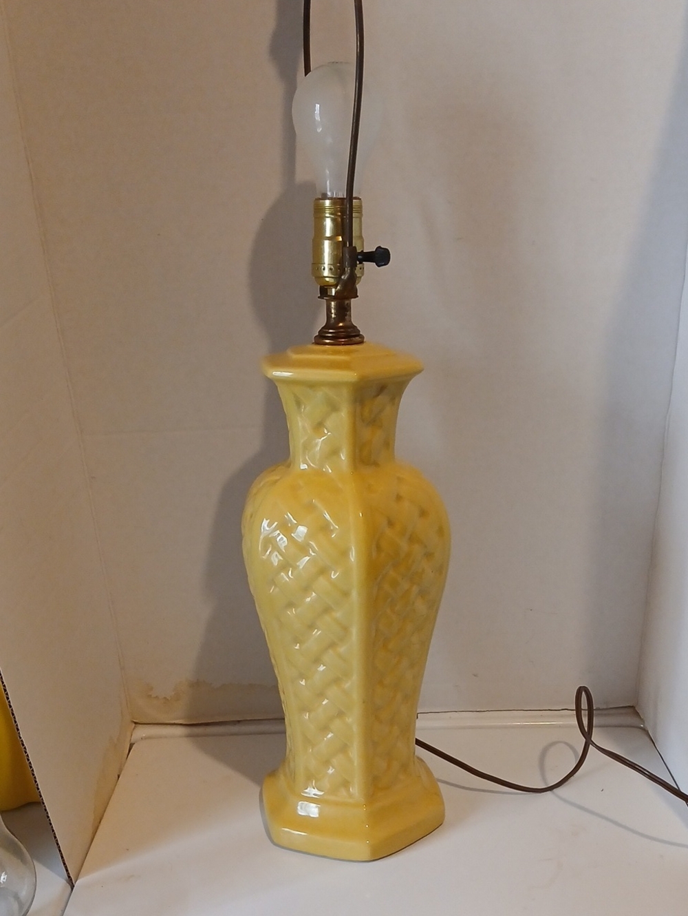 Vintage Yellow Ceramic Lattice Accent Lamp